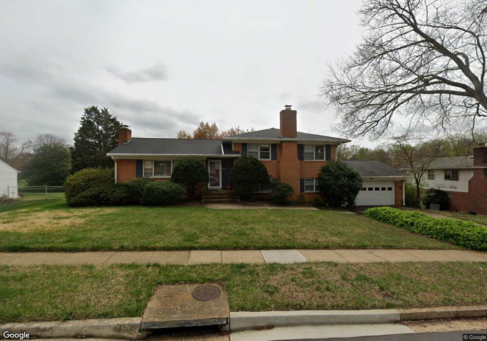 905 Fairway Dr NE, Vienna, VA 22180 - photo 1