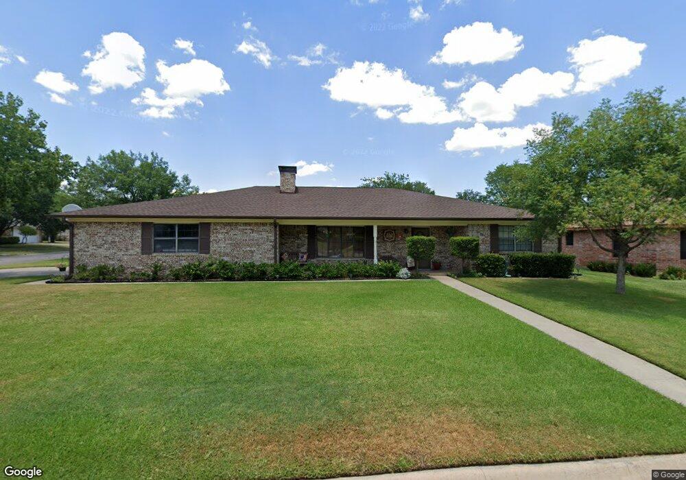 2019 Wheeler Creek Dr, Gainesville, TX 76240 - photo 1