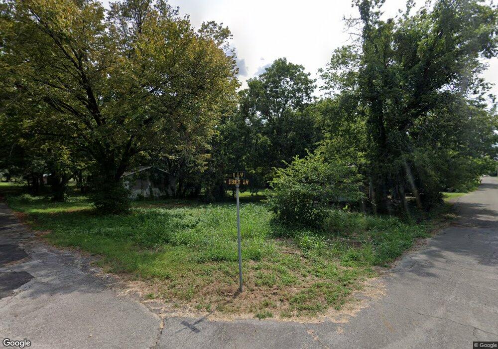 403 W Sterrett St, Hugo, OK 74743 - photo 1