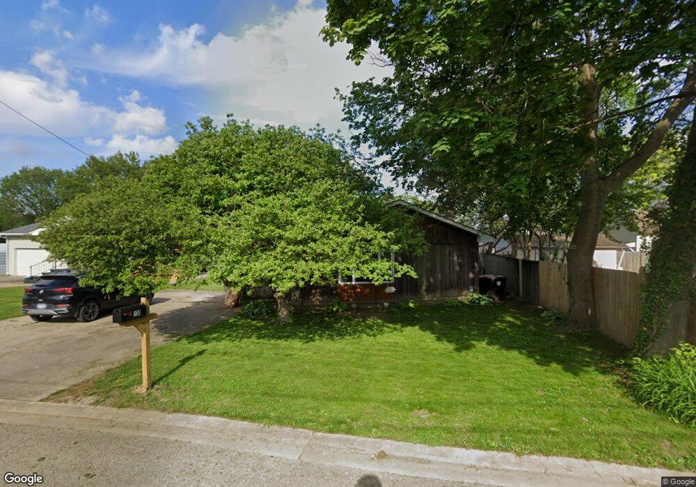 130 Gavin St, Lincoln, IL 62656 - photo 1