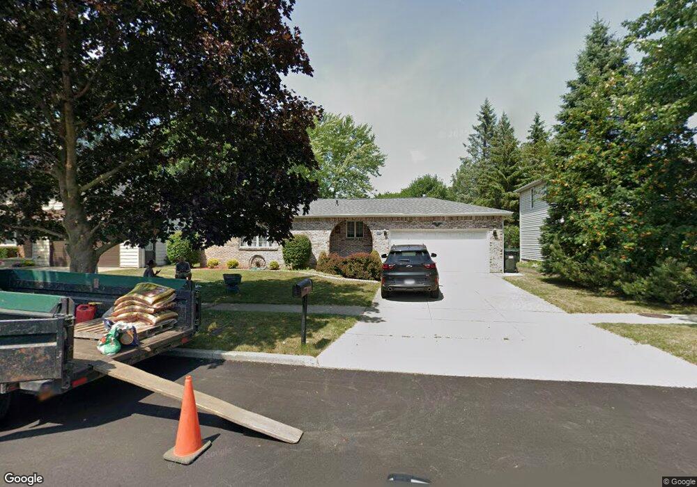 972 Remington Dr, North Tonawanda, NY 14120 - photo 1