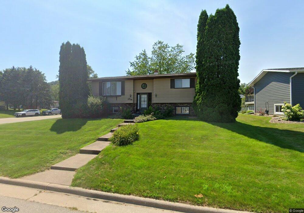 1314 Juniper St, La Crescent, MN 55947 - photo 1