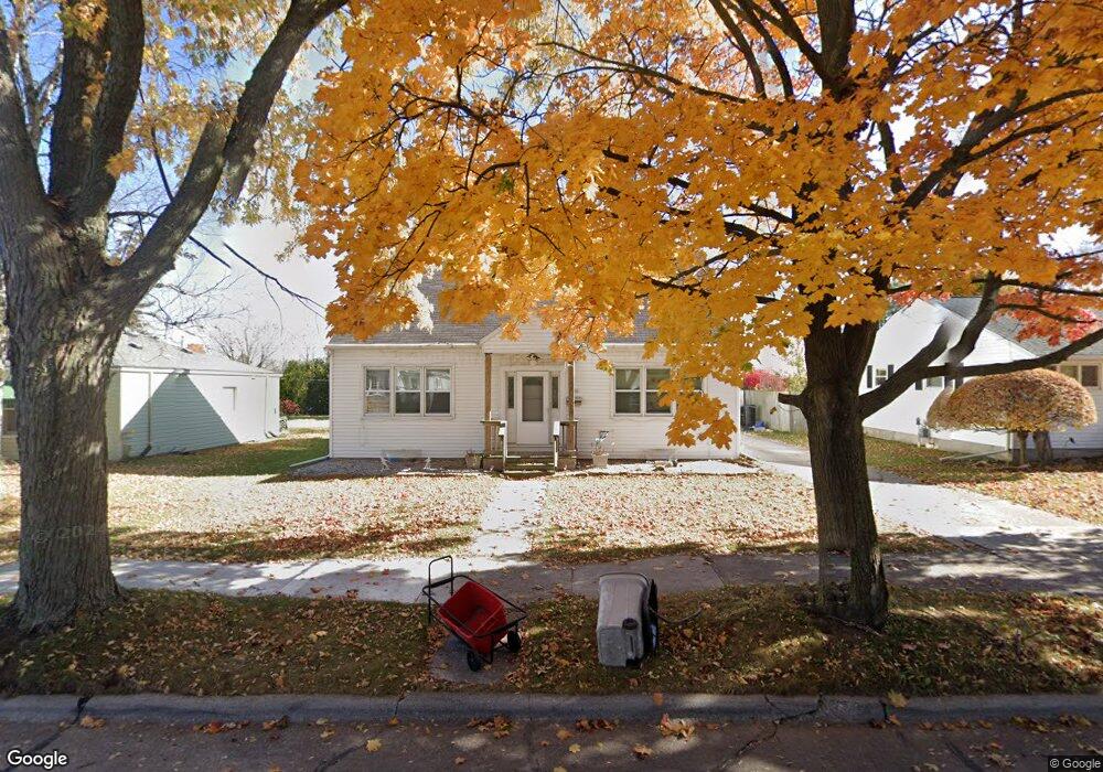 1411 N 6th St, Manitowoc, WI 54220 - photo 1