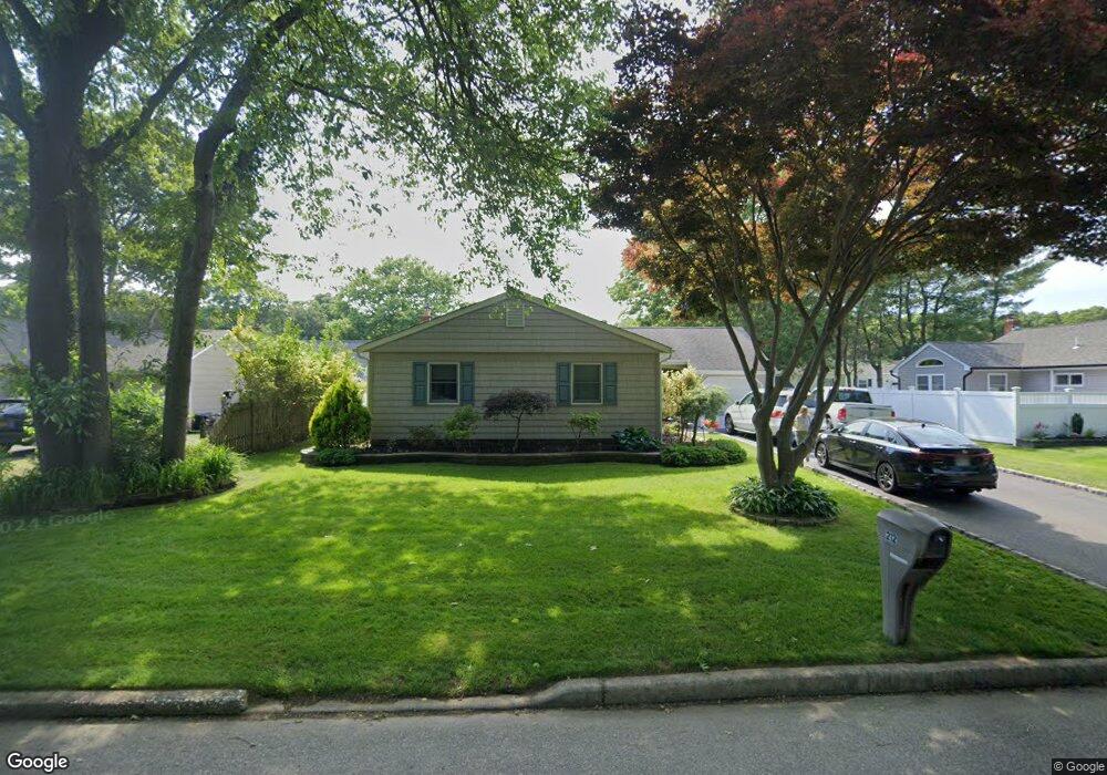 212 Barrett Ave, Bayport, NY 11705 - photo 1