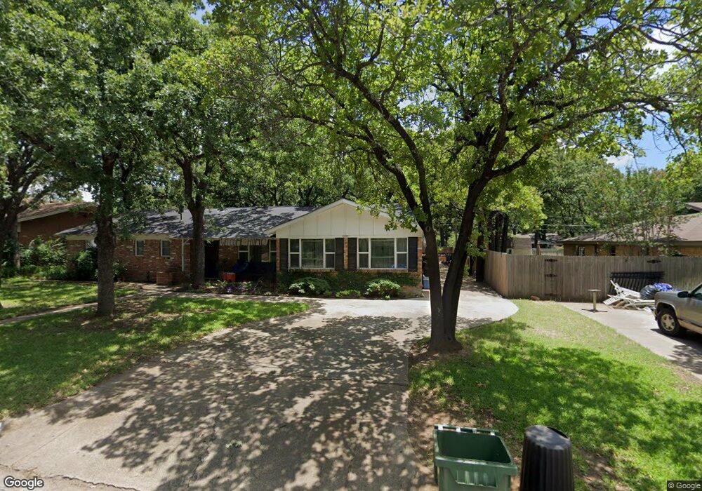 525 W Pleasantview Dr, Hurst, TX 76054 - photo 1