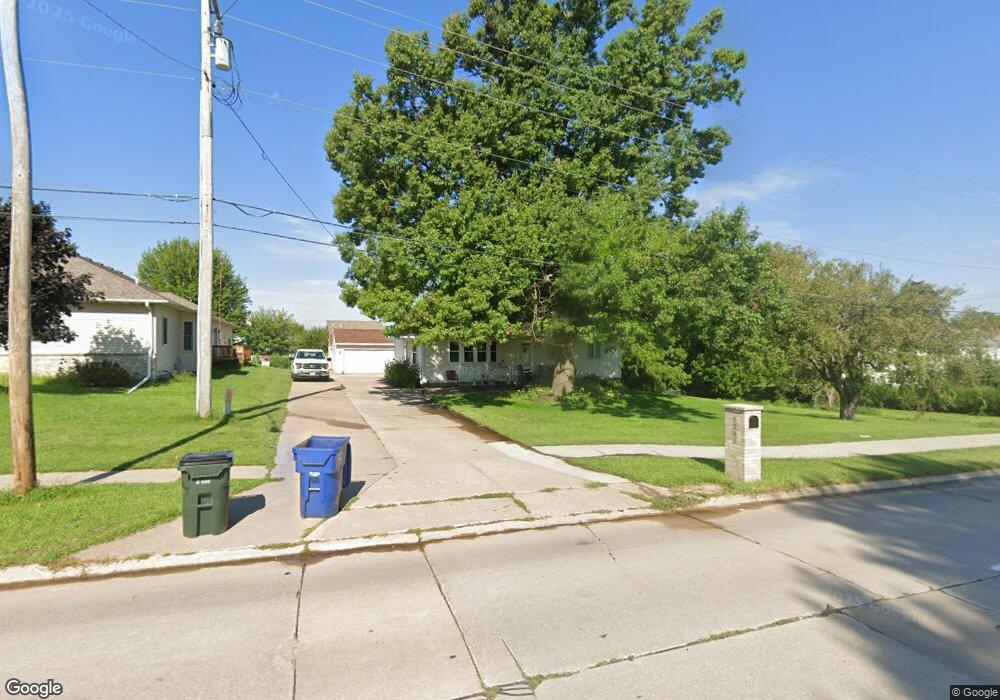 6240 N Pine St, Davenport, IA 52806 - photo 1