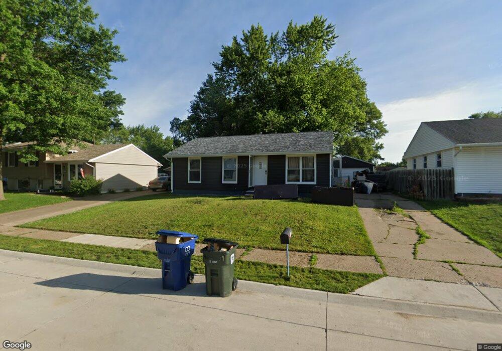 2010 W 54th St, Davenport, IA 52806 - photo 1