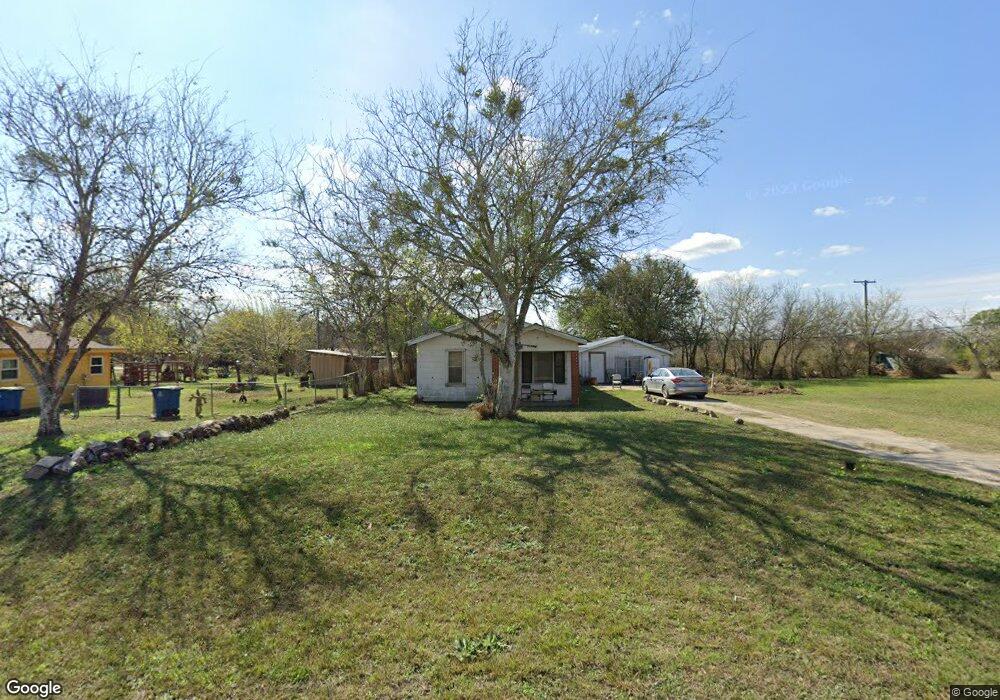 1407 N San Antonio Ave, Beeville, TX 78102 - photo 1
