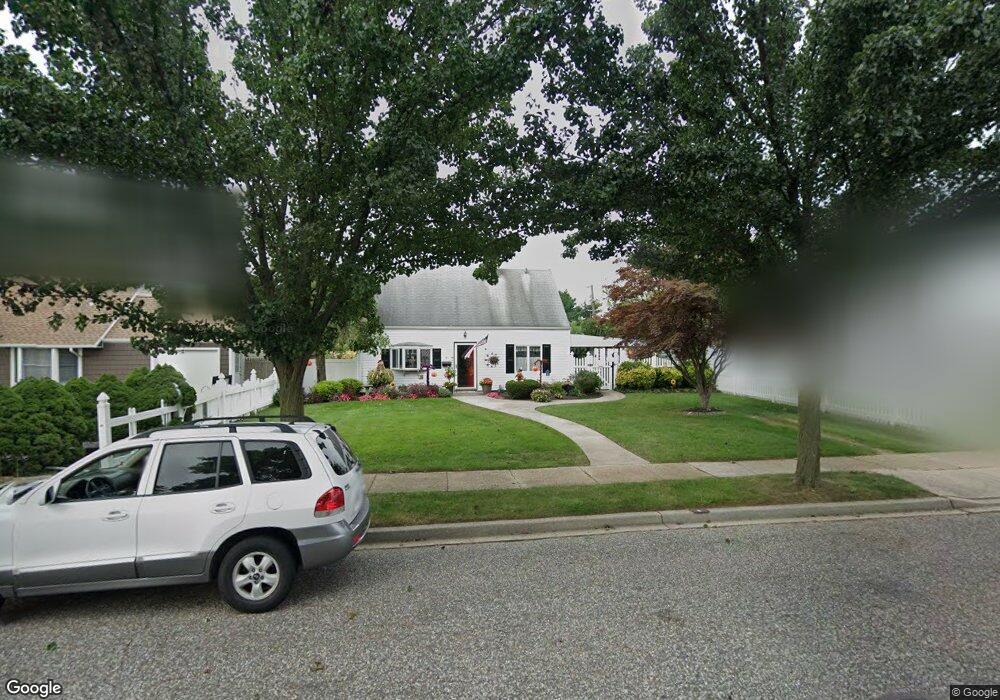 8 Hub Ln, Levittown, NY 11756 - photo 1