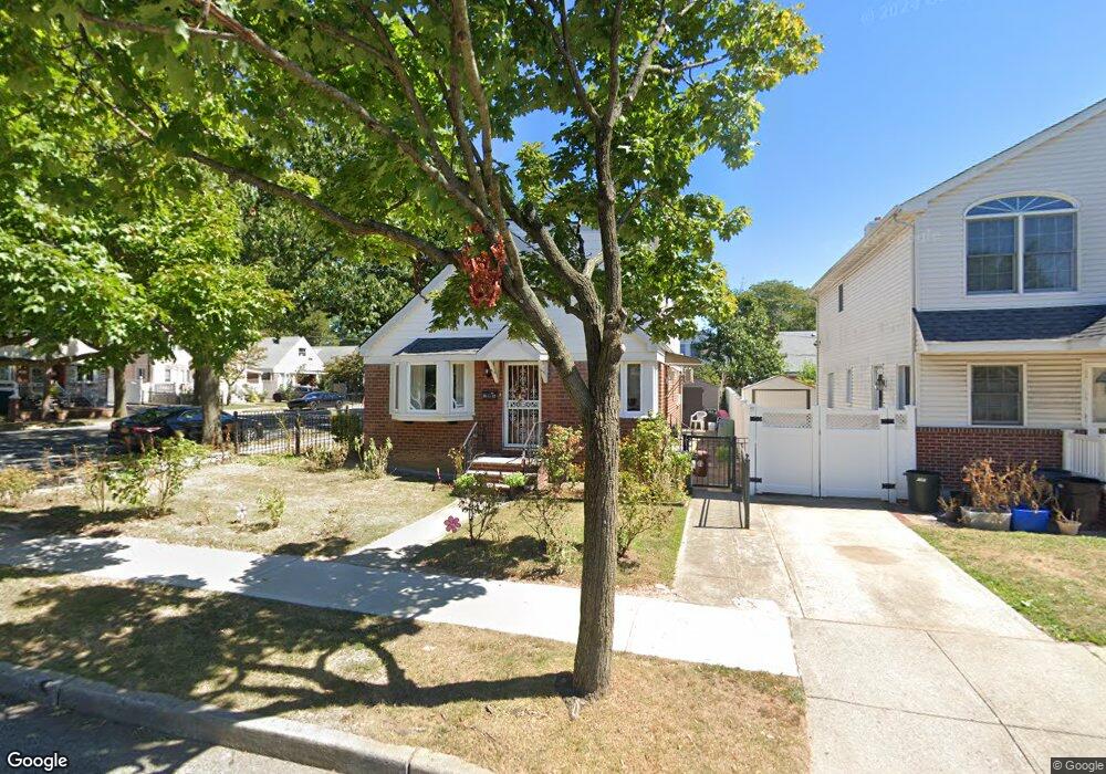 8003 257th St, Glen Oaks, NY 11004 - photo 1