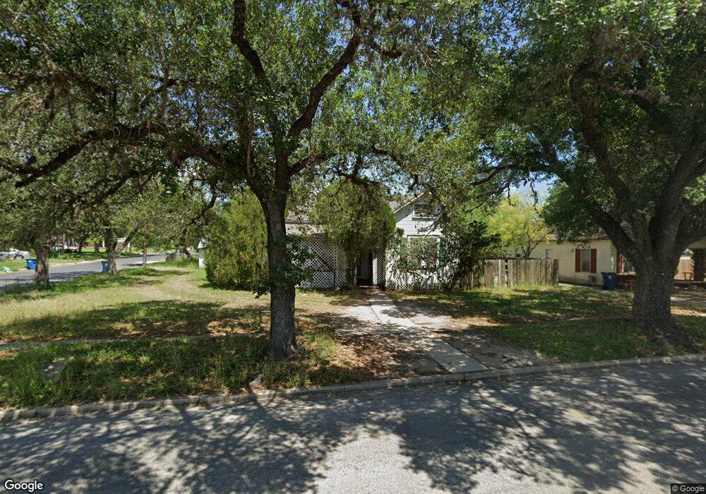 1108 N Saint Marys St, Beeville, TX 78102 - photo 1