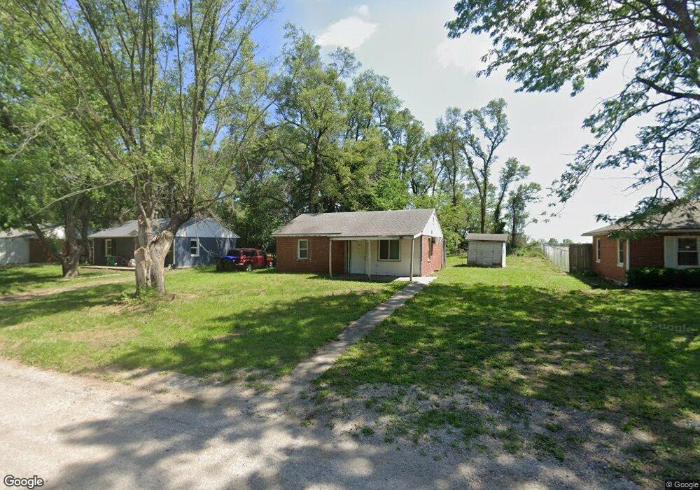 109 SW Sanneman Dr, Topeka, KS 66609 - photo 1