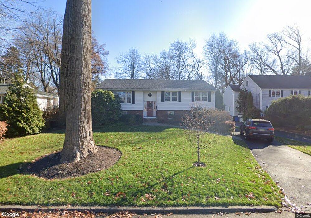 512 Birchtree Ln, Oradell, NJ 07649 - photo 1