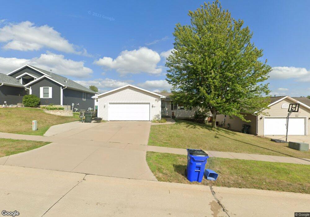 3719 Knight Dr SW, Cedar Rapids, IA 52404 - photo 1