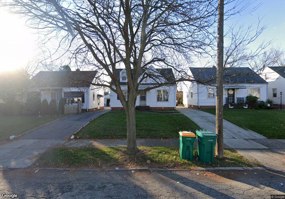 21510 Raymond St, Maple Heights, OH 44137 - photo 1