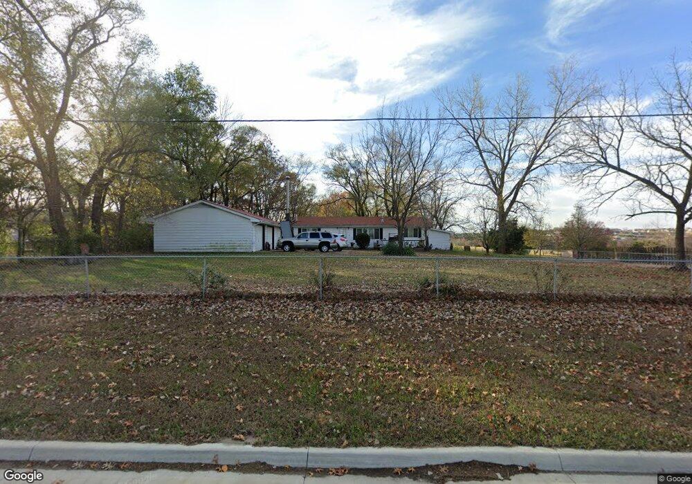 1207 N 1800 Rd, Lawrence, KS 66049 - photo 1