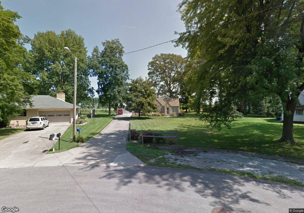 421 Stuart Cir, Anderson, IN 46012 - photo 1