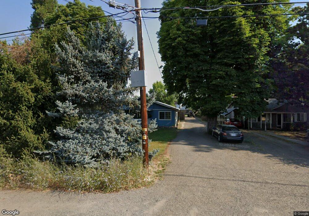 566 Beall Ln, Central Point, OR 97502 - photo 1