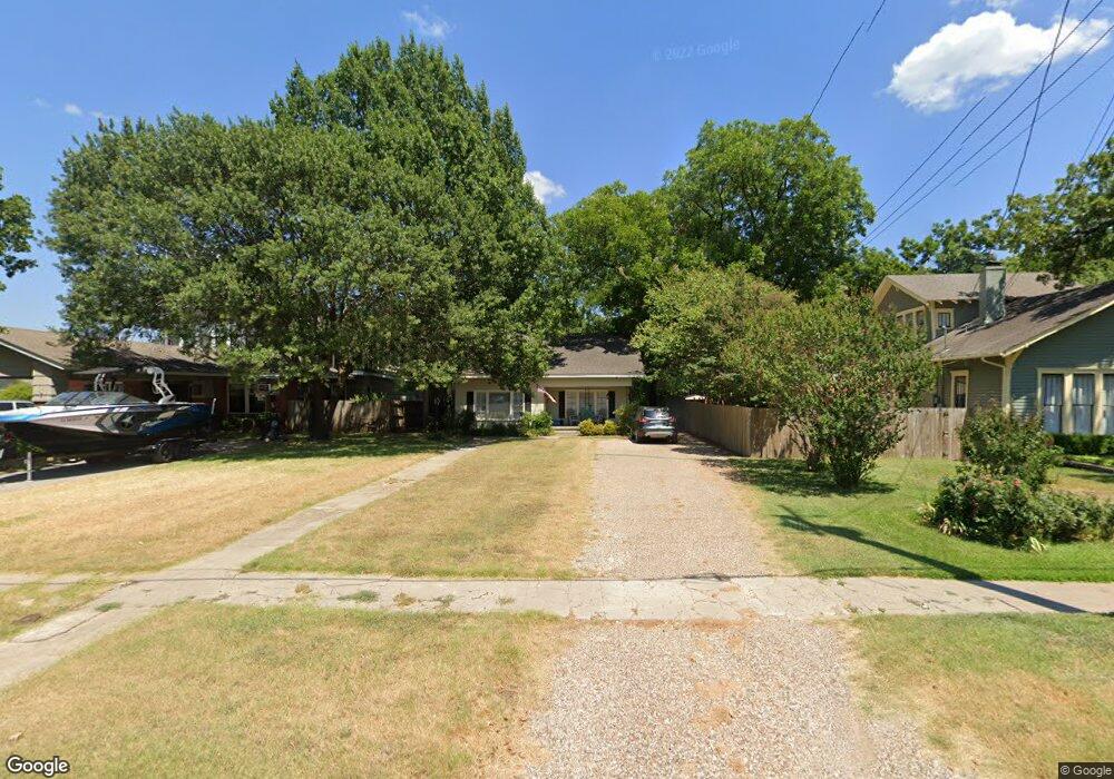 1230 S Lindsay St, Gainesville, TX 76240 - photo 1