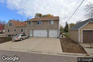 606 2nd St, Hull, IA 51239