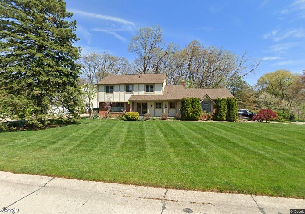 1702 Brookview Cir, Bloomfield Hills, MI 48304 - photo 1