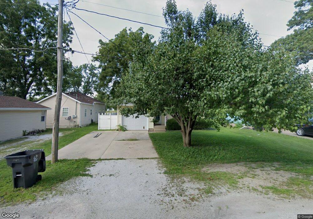 310 E Wilson St, Tuscola, IL 61953 - photo 1