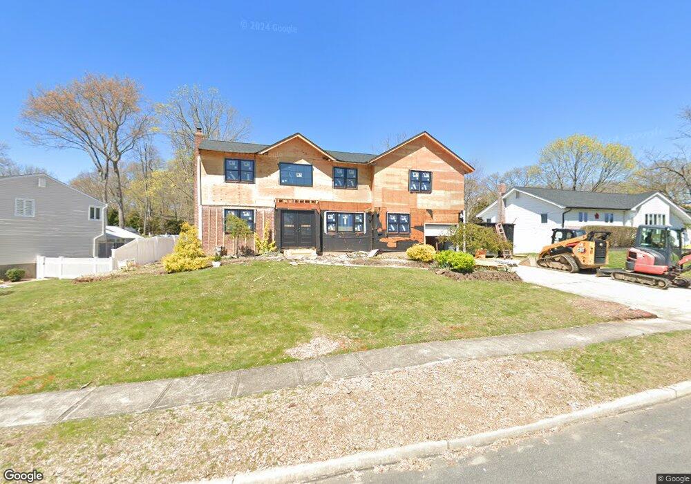 5 Wenmore Rd, ComMacK, NY 11725 - photo 1