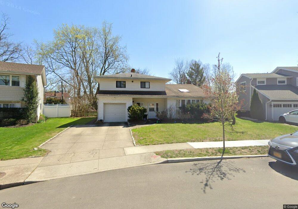 4 Driftwood Dr, Port Washington, NY 11050 - photo 1