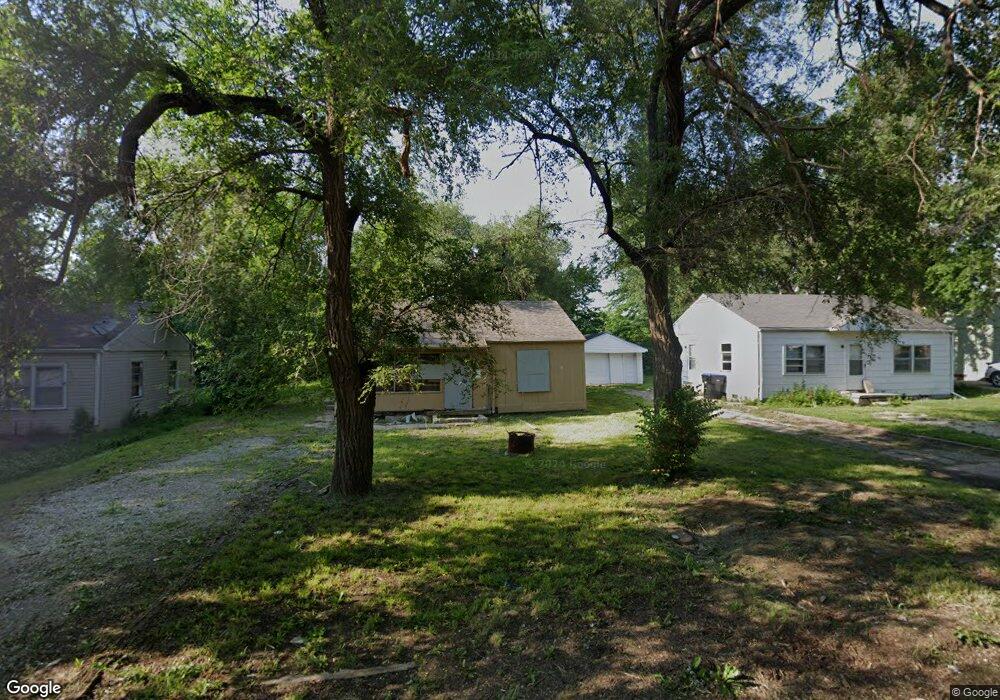 844 SE 34th St, Topeka, KS 66605 - photo 1