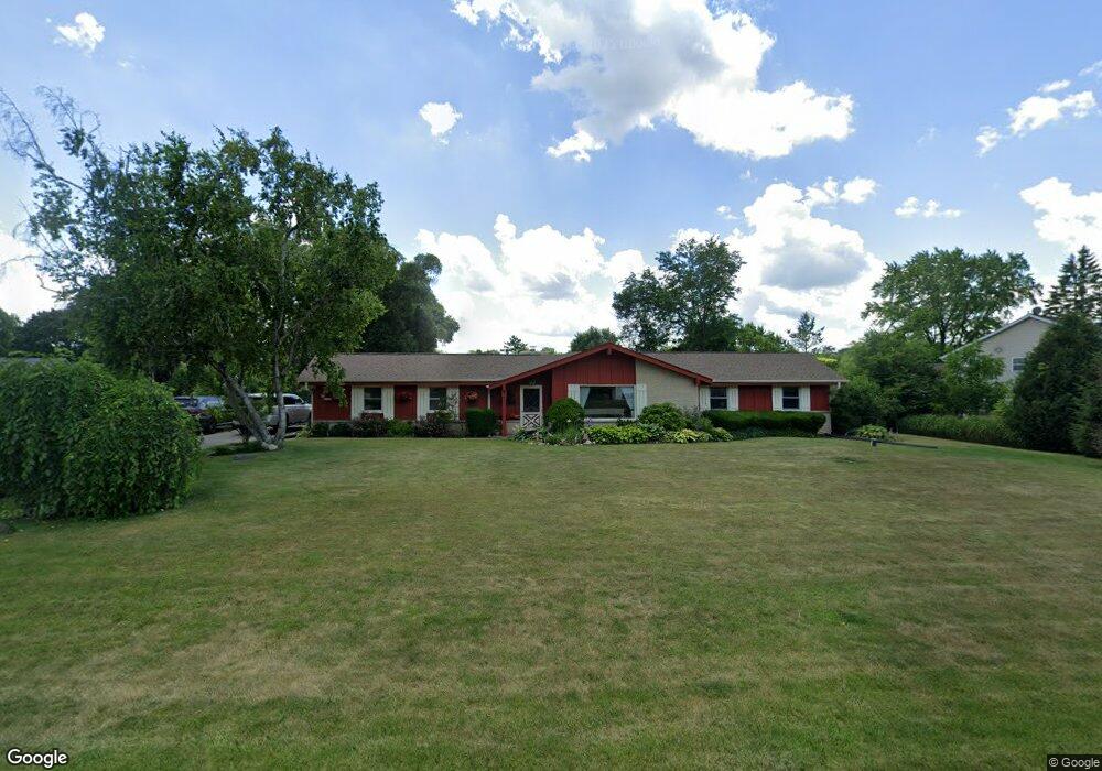 N50W27749 N Courtland Cir, Pewaukee, WI 53072 - photo 1