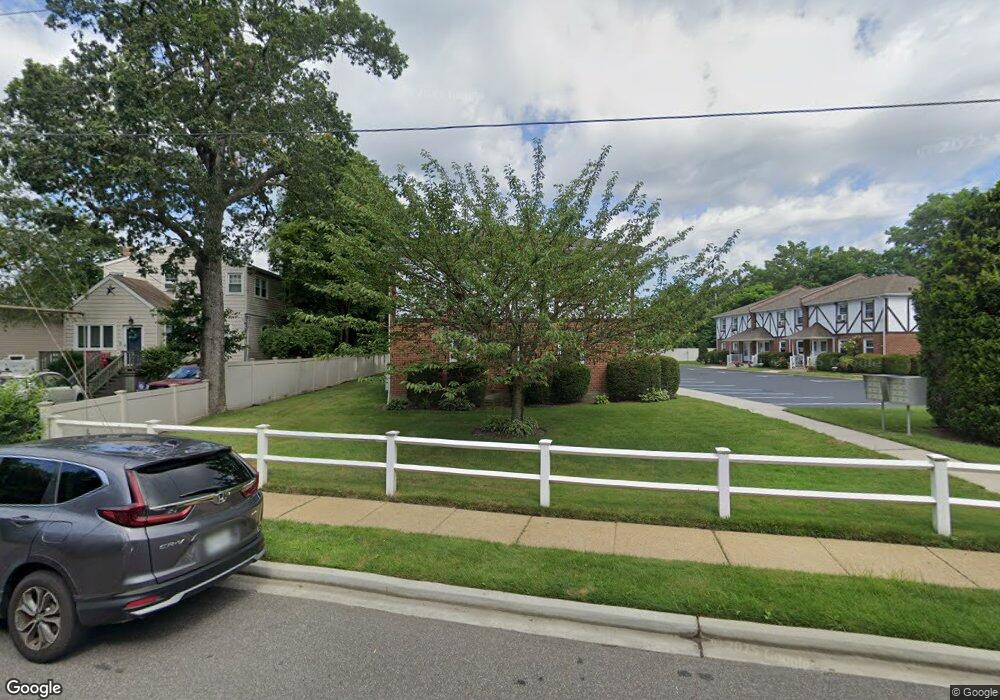 2056 Lakeview Rd unit B, Bellmore, NY 11710 - photo 1