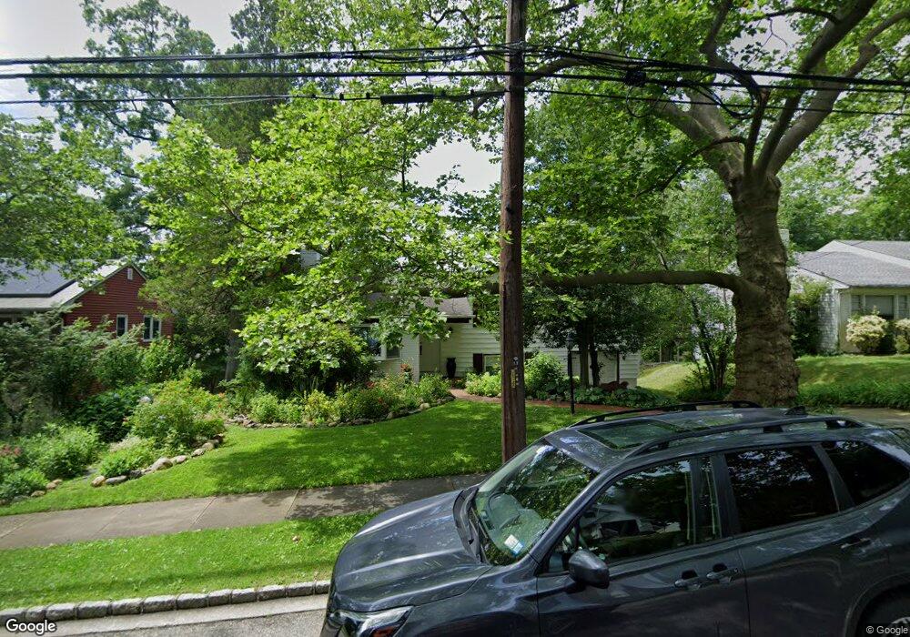 88 Hampshire Rd, Great Neck, NY 11023 - photo 1