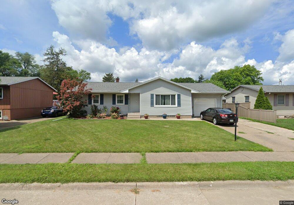 2110 N Gayman Ave, Davenport, IA 52804 - photo 1