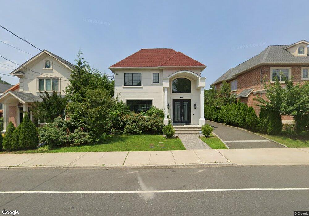 109 Steamboat Rd, Great Neck, NY 11024 - photo 1