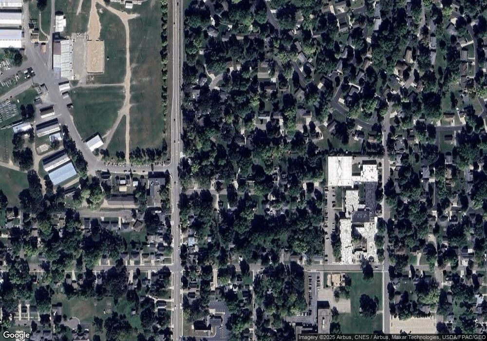 813 Minnie Maddern St, Albert Lea, MN 56007 - photo 1