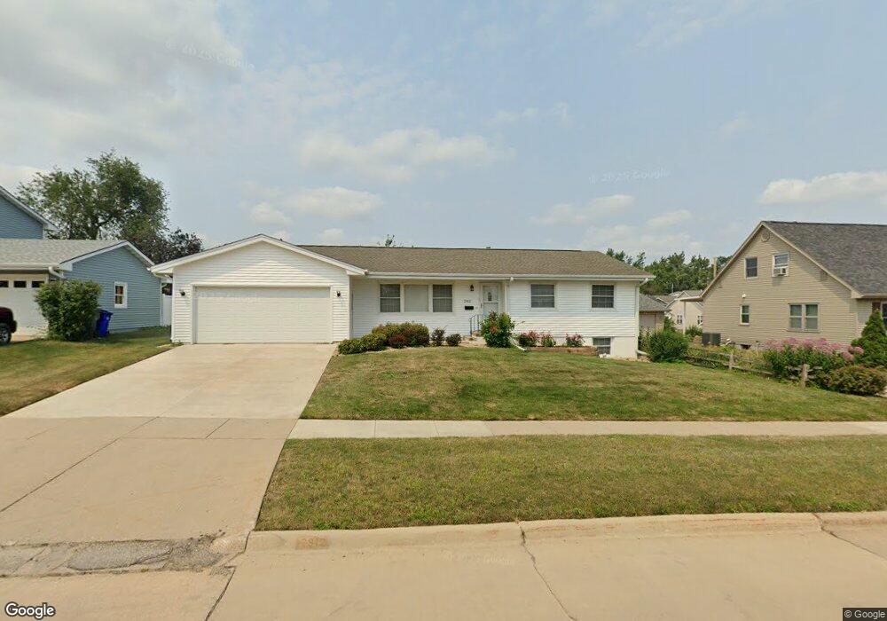 2912 Sue Ln NW, Cedar Rapids, IA 52405 - photo 1