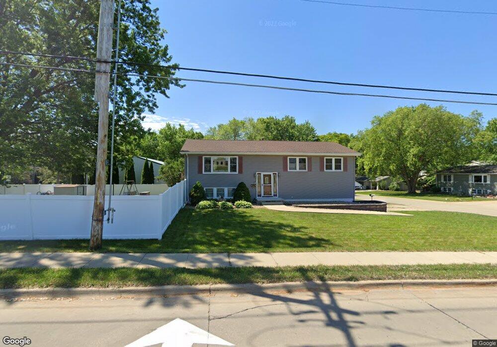 1206 Delta Dr, Cedar Falls, IA 50613 - photo 1