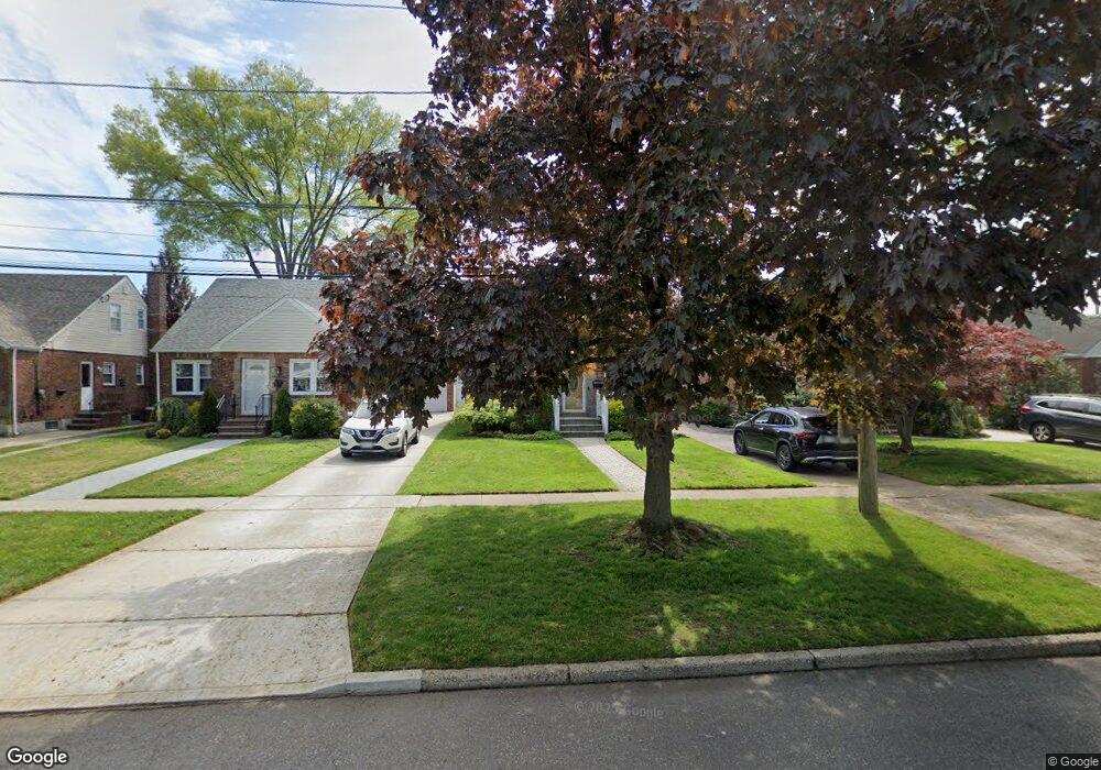 26 Dover Pkwy N, Garden City, NY 11530 - photo 1