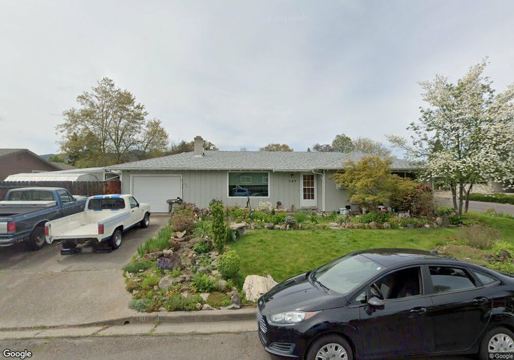 107 Saxbury Dr, Central Point, OR 97502 - photo 1