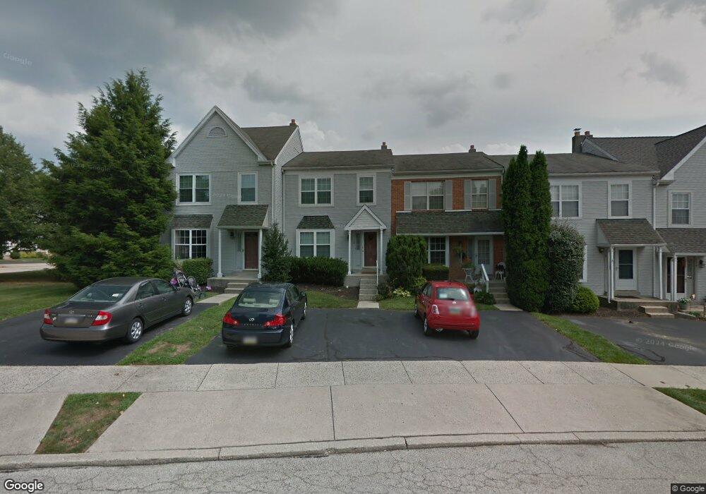 720 Sandalwood Ln, Norristown, PA 19403 - photo 1