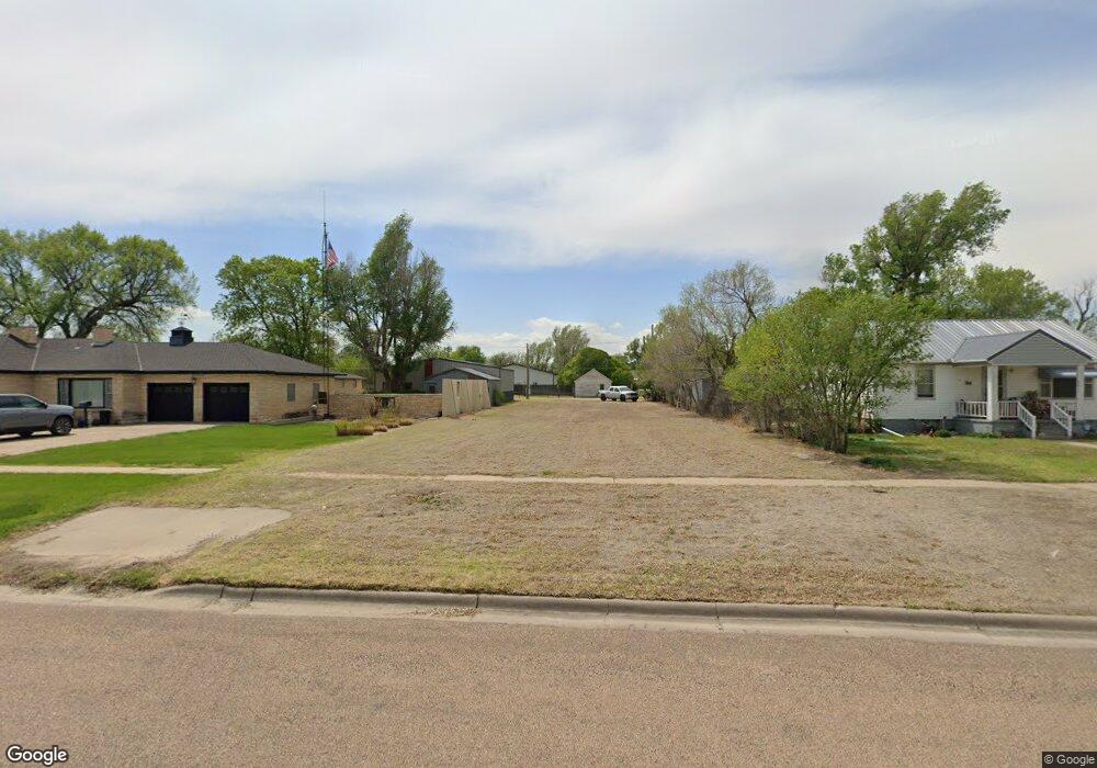 811 S Van Buren St, Hugoton, KS 67951 - photo 1