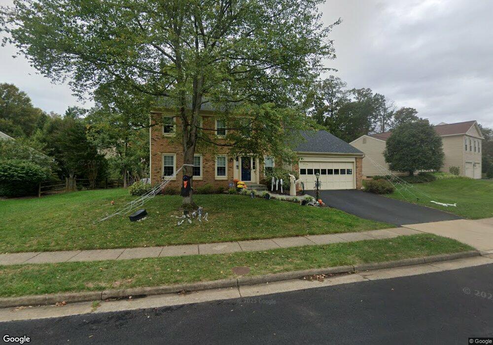 13110 Rounding Run Cir, Herndon, VA 20171 - photo 1