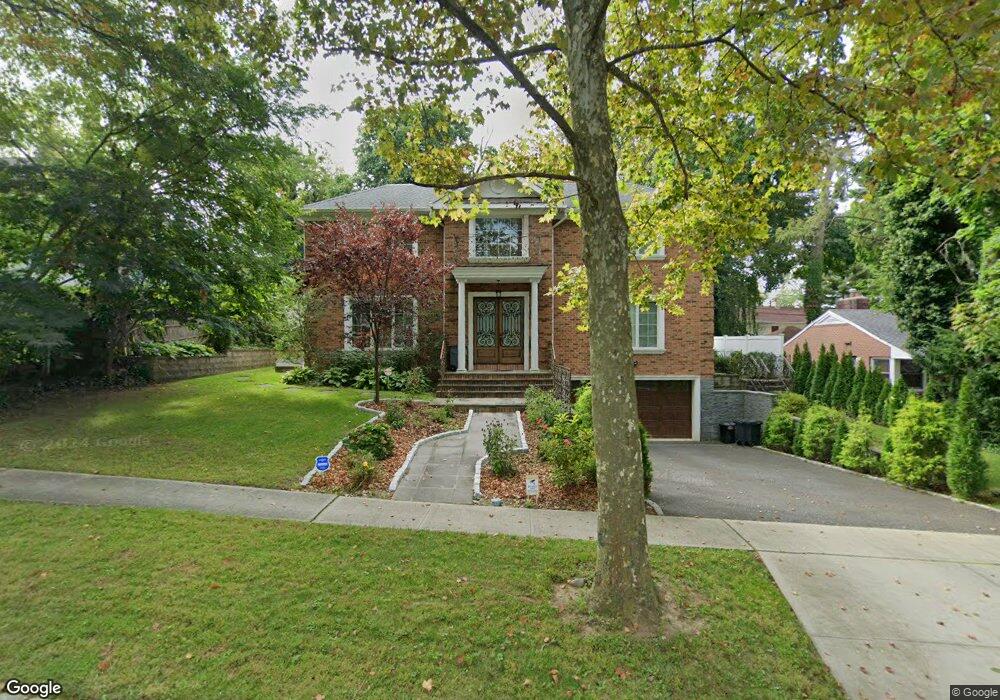 118 Overlook Ave, Great Neck, NY 11021 - photo 1