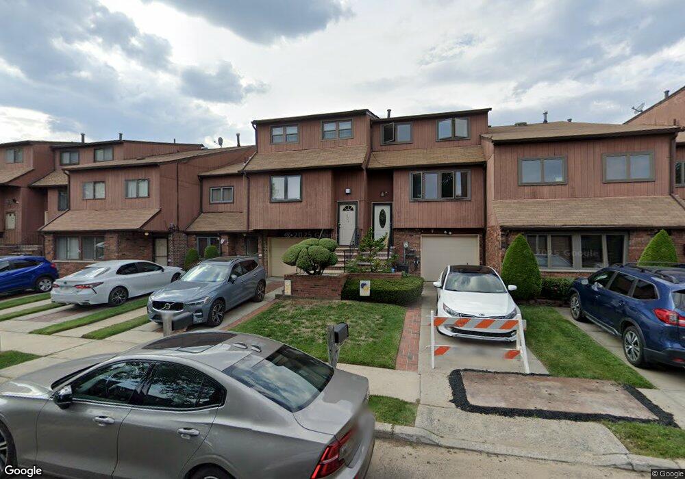 134 Gateway Dr unit 85, Staten Island, NY 10304 - photo 1
