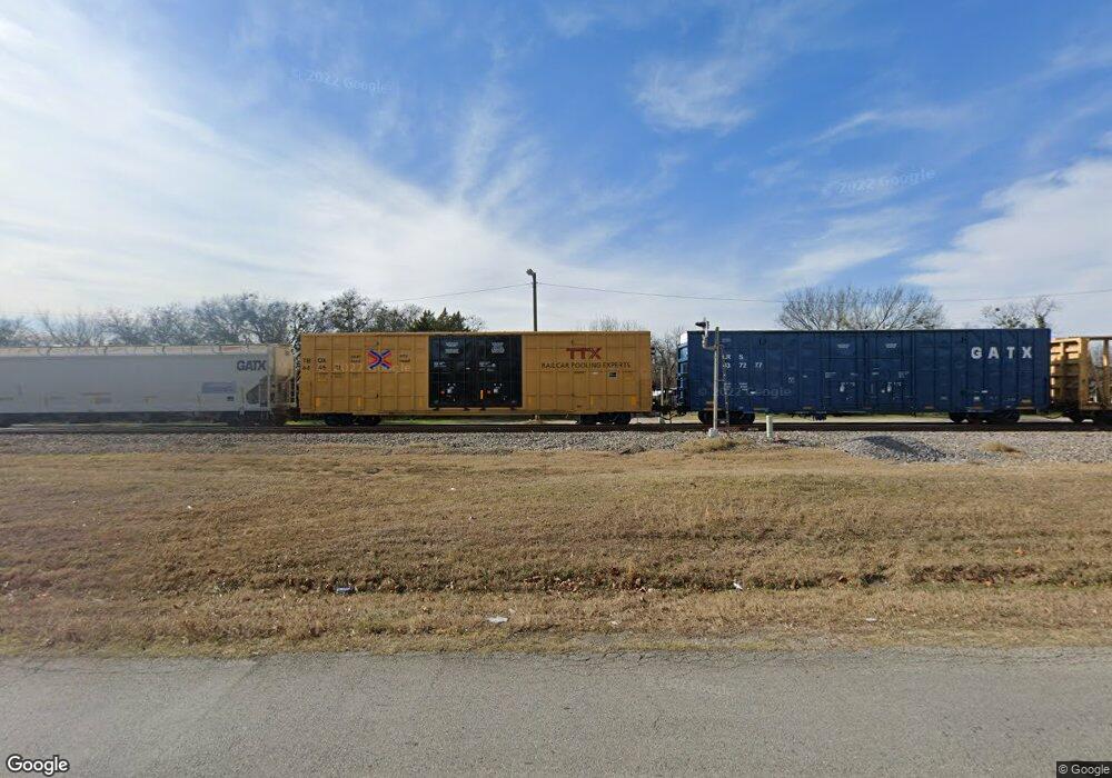 101 Casa Linda St, Ennis, TX 75119 - photo 1