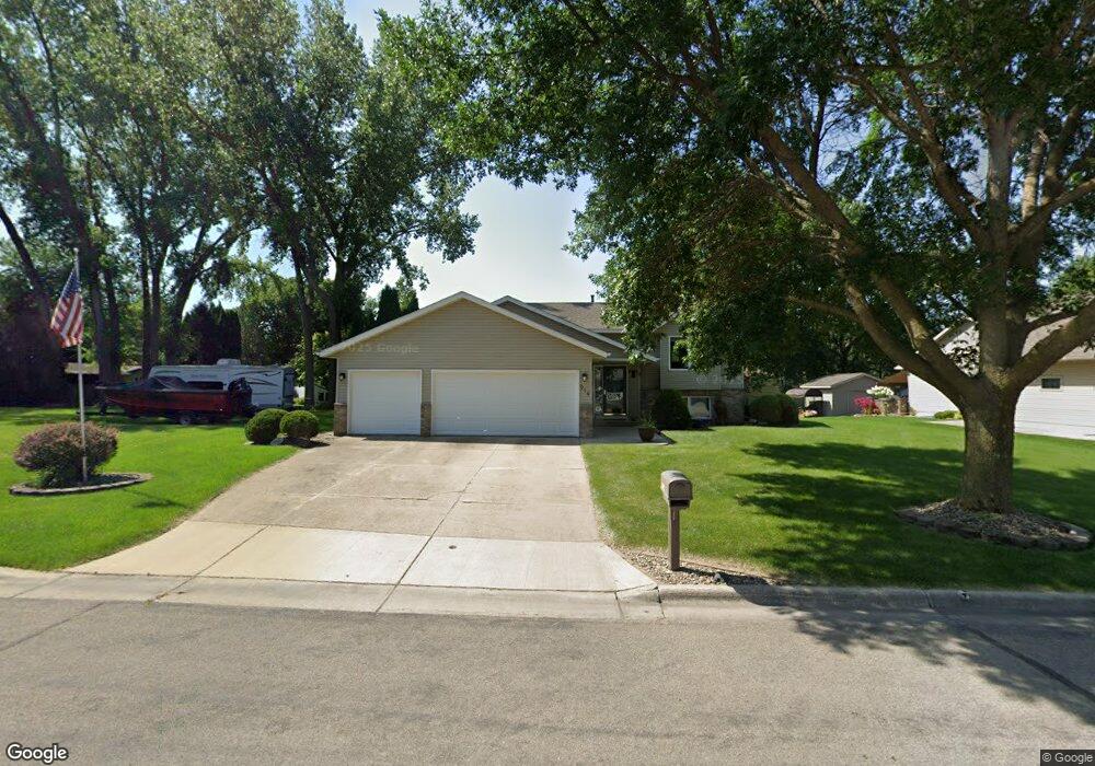 914 Allan Dr, Albert Lea, MN 56007 - photo 1