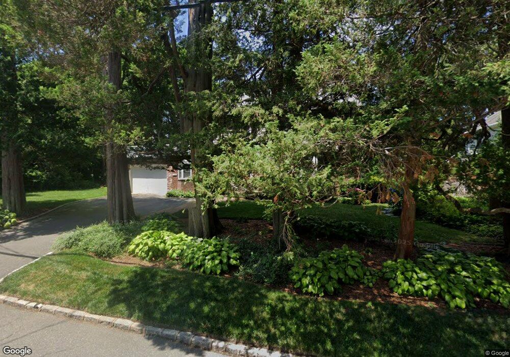 122 Luquer Rd, Port Washington, NY 11050 - photo 1