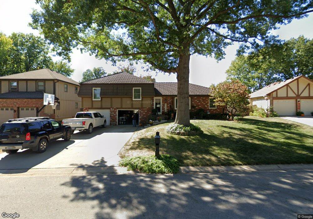 6520 Westgate Cir, Shawnee, KS 66216 - photo 1