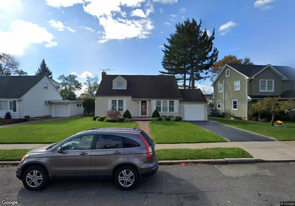 1047 Robin Rd, Franklin Square, NY 11010 - photo 1