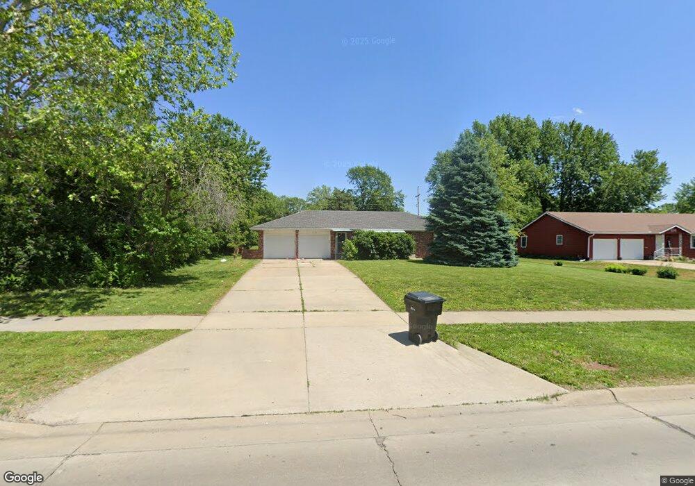 1110 SW Fairlawn Rd, Topeka, KS 66604 - photo 1